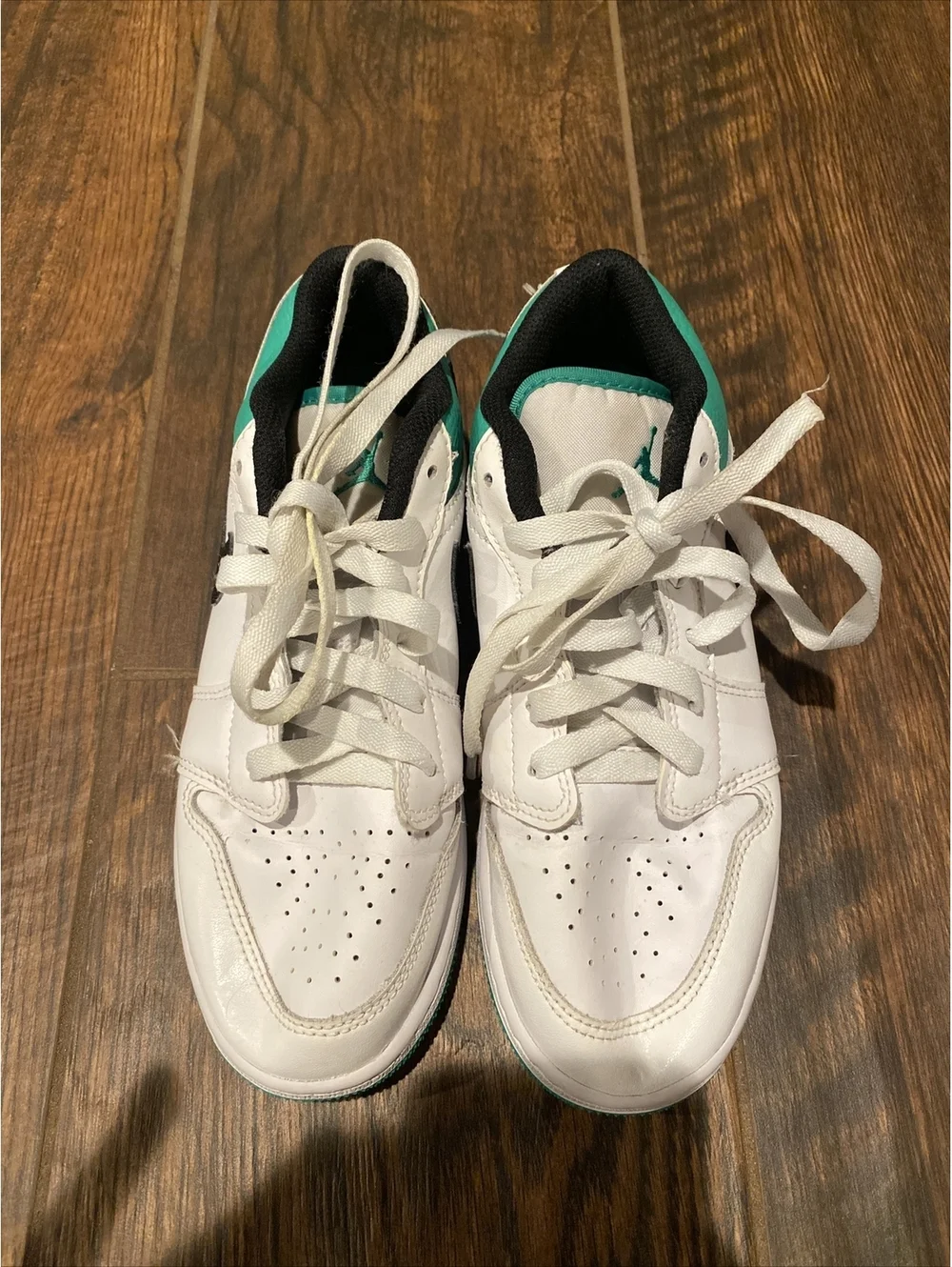 Nike Air Jordan 1 Low GS White Lucky Green Size 4.5Y Youth (553560-129)